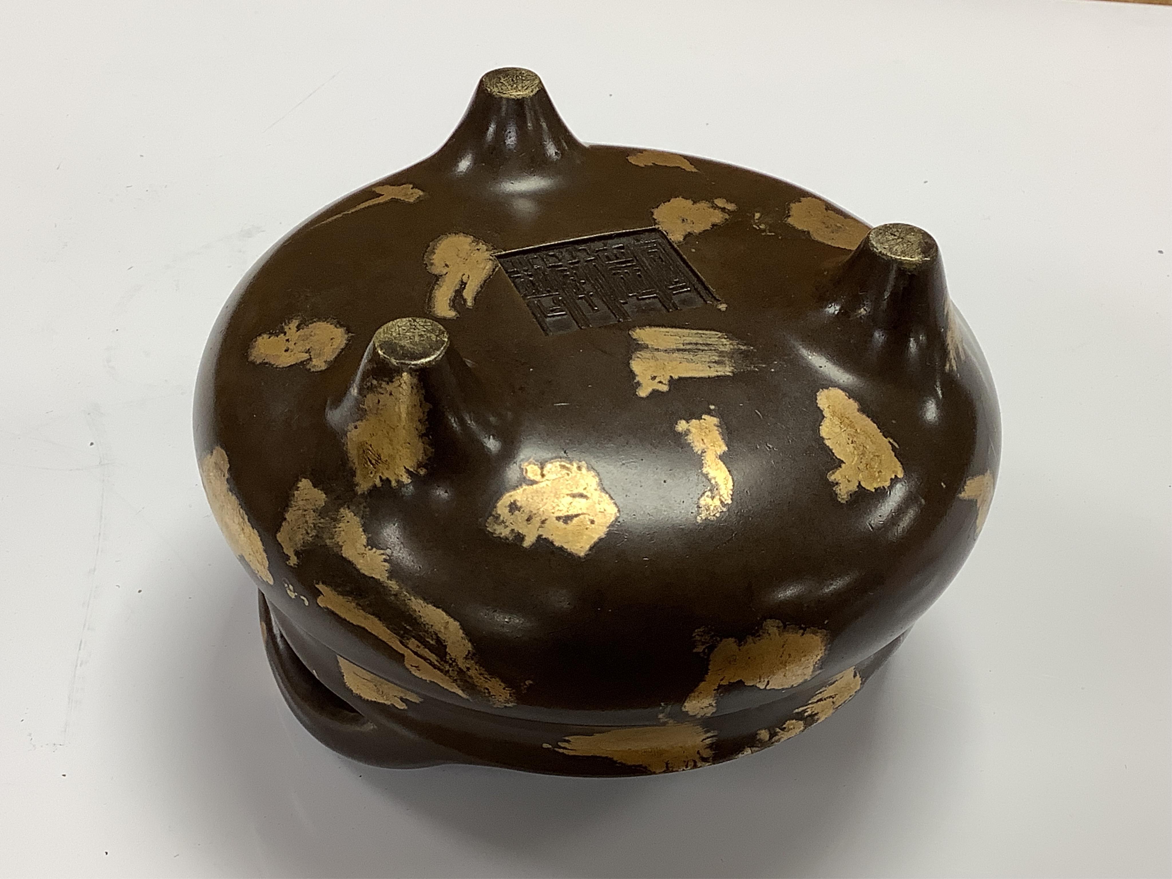 A Chinese gold splash bronze censer, Xuande seal mark to underside, 11cm wide. Condition - good